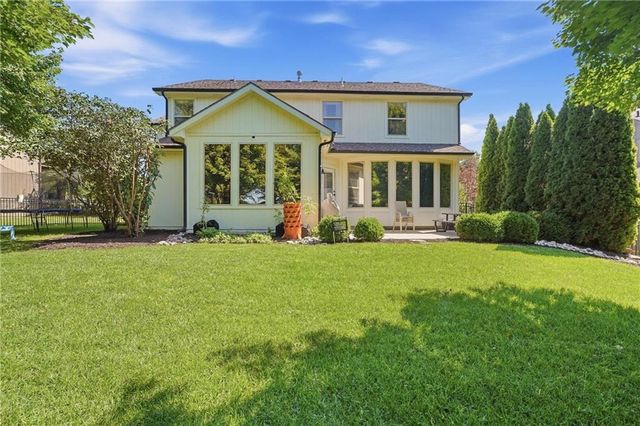 9012 N Oxford Avenue, Kansas City, MO 64157