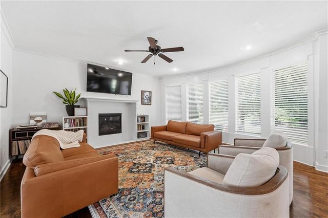 9012 N Oxford Avenue, Kansas City, MO 64157