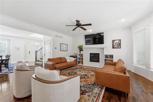 9012 N Oxford Avenue, Kansas City, MO 64157