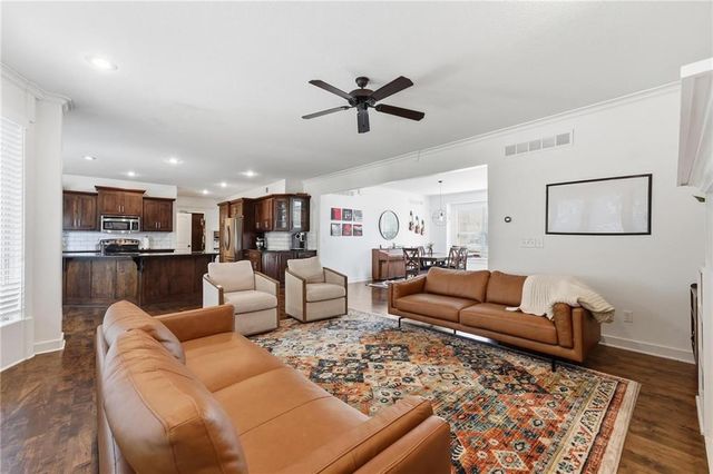 9012 N Oxford Avenue, Kansas City, MO 64157