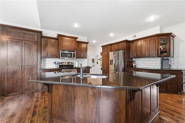9012 N Oxford Avenue, Kansas City, MO 64157