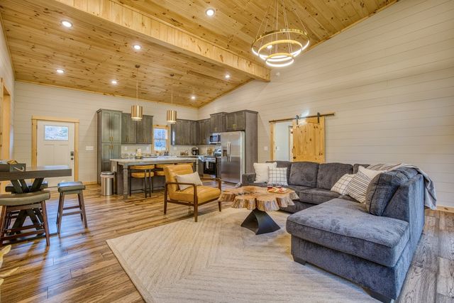 20 Wolf Den Valley, Mineral Bluff, GA 30559