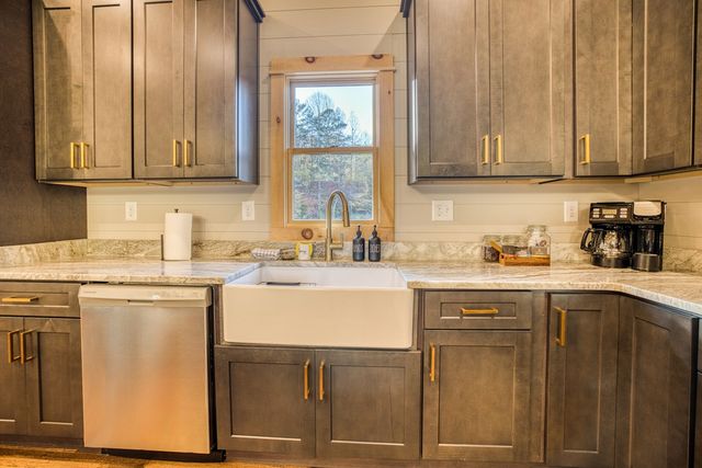 20 Wolf Den Valley, Mineral Bluff, GA 30559