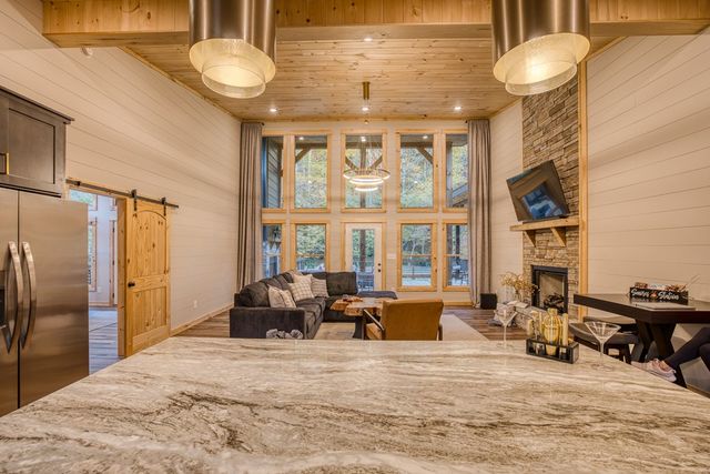 20 Wolf Den Valley, Mineral Bluff, GA 30559
