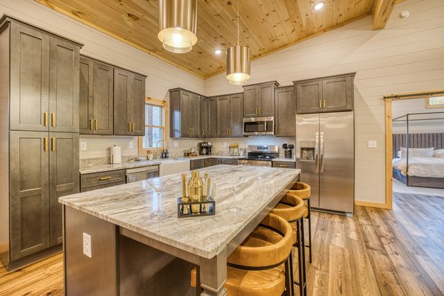 20 Wolf Den Valley, Mineral Bluff, GA 30559