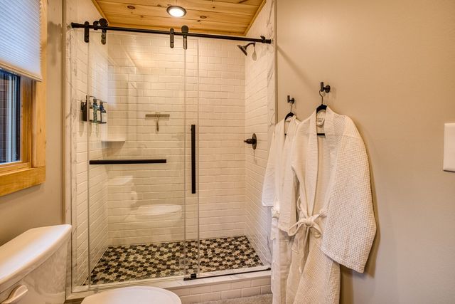 20 Wolf Den Valley, Mineral Bluff, GA 30559
