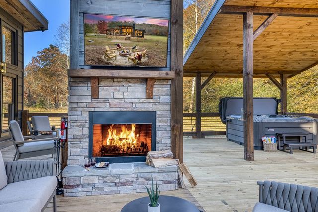 20 Wolf Den Valley, Mineral Bluff, GA 30559