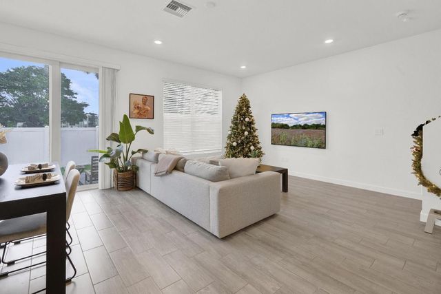 4246 Lagoon Shore Drive, Lake Worth, FL 33467