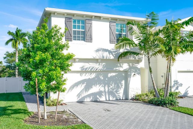 4246 Lagoon Shore Drive, Lake Worth, FL 33467