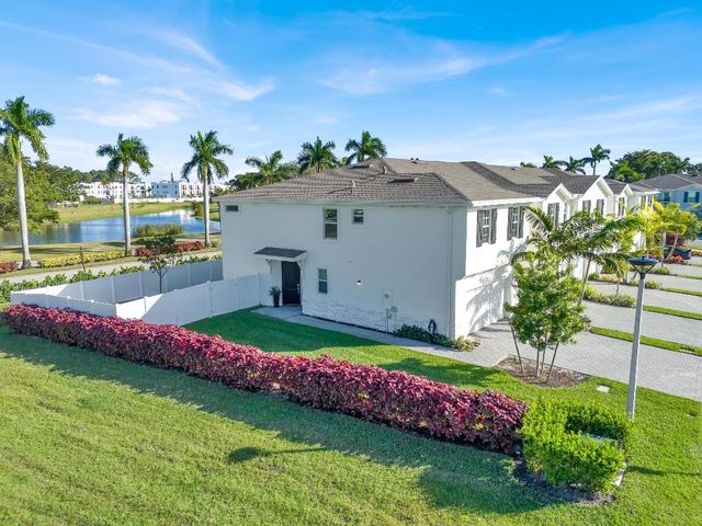 4246 Lagoon Shore Drive, Lake Worth, FL 33467