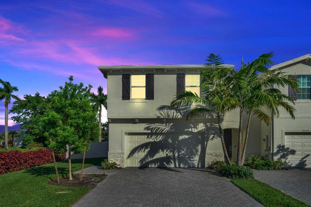 4246 Lagoon Shore Drive, Lake Worth, FL 33467