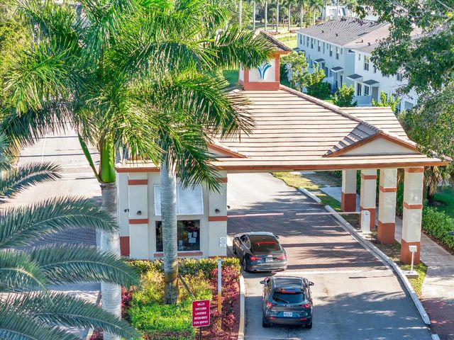 4246 Lagoon Shore Drive, Lake Worth, FL 33467