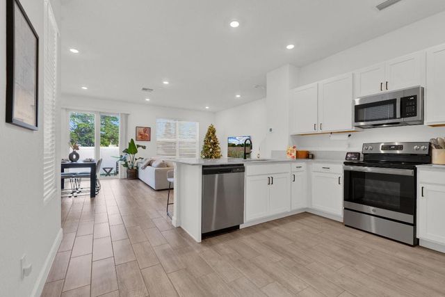 4246 Lagoon Shore Drive, Lake Worth, FL 33467