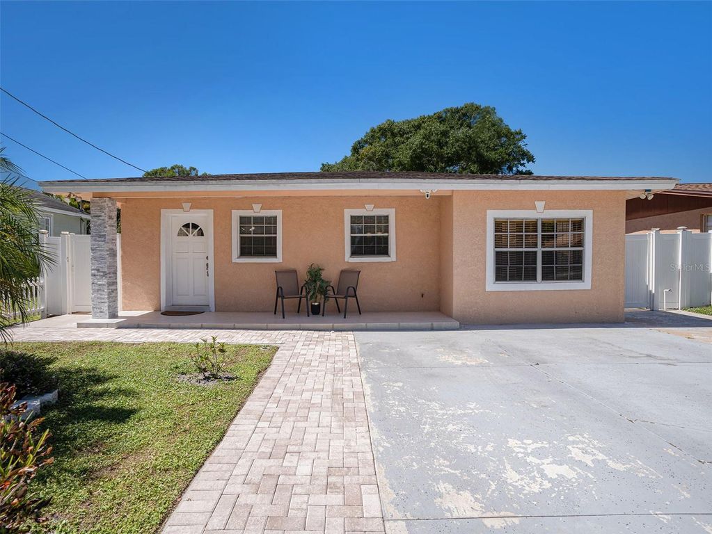 8210 MARIGOLD AVENUE, Tampa, FL 33614