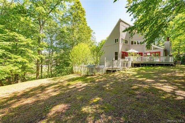 14 Sylvester Road, Wading River, NY 11792