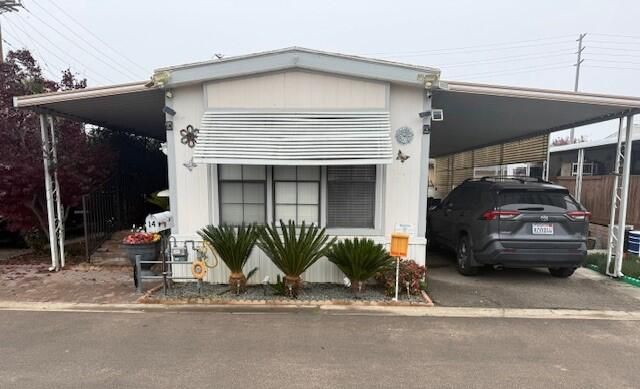 320 N Blackstone Street 14, Tulare, CA 93274