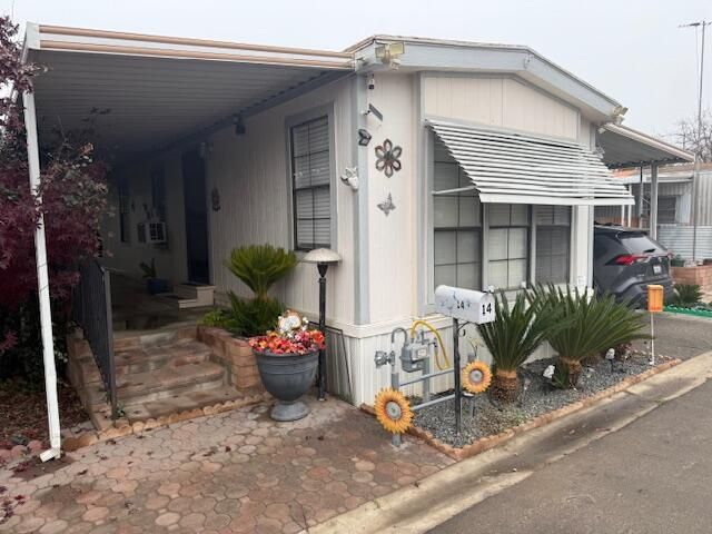 320 N Blackstone Street 14, Tulare, CA 93274