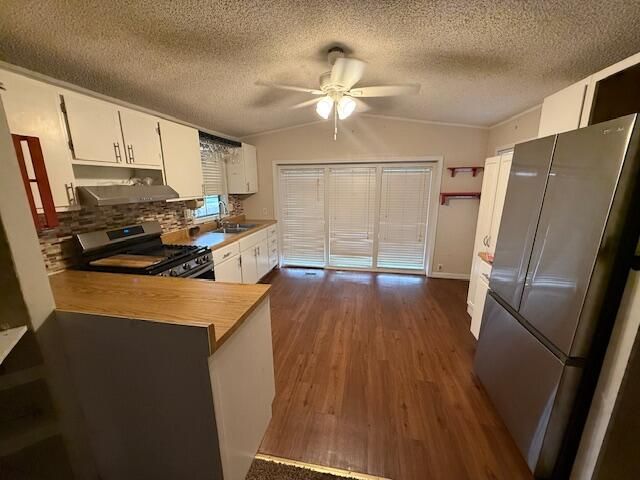 320 N Blackstone Street 14, Tulare, CA 93274