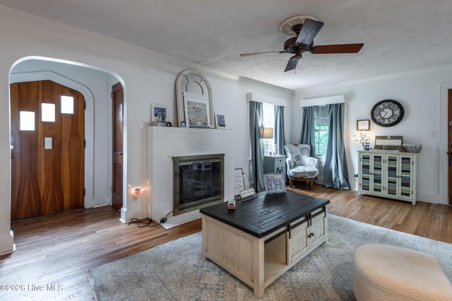 2401 E 4th Street, Greenville, NC 27858