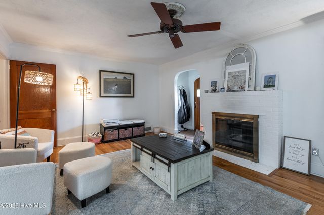 2401 E 4th Street, Greenville, NC 27858