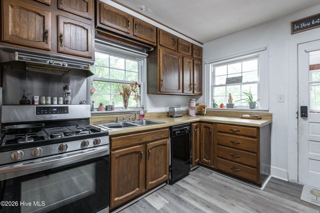 2401 E 4th Street, Greenville, NC 27858