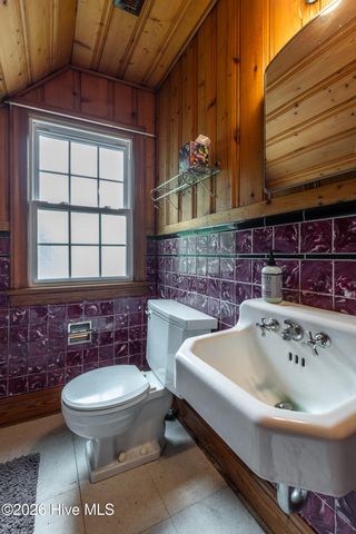 2401 E 4th Street, Greenville, NC 27858