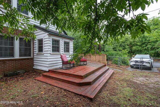 2401 E 4th Street, Greenville, NC 27858