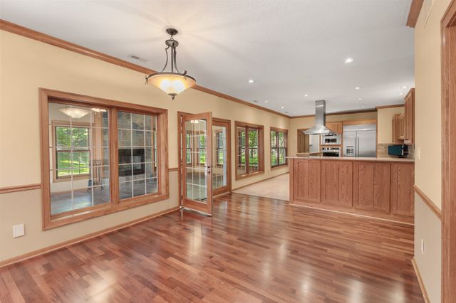 12810 Cardinal Lane, Urbandale, IA 50323
