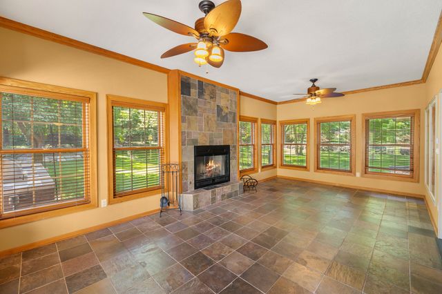 12810 Cardinal Lane, Urbandale, IA 50323