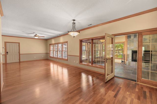 12810 Cardinal Lane, Urbandale, IA 50323