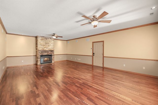 12810 Cardinal Lane, Urbandale, IA 50323