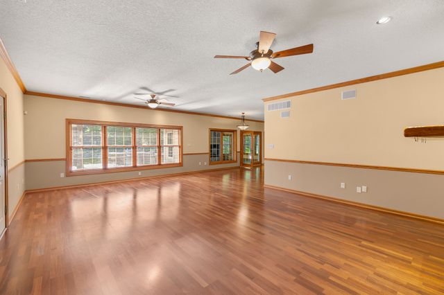 12810 Cardinal Lane, Urbandale, IA 50323