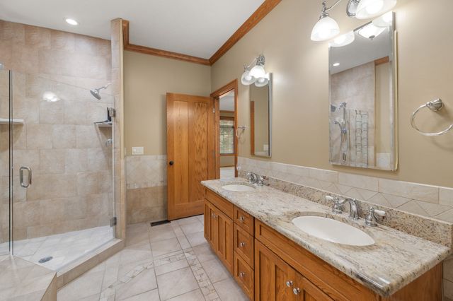 12810 Cardinal Lane, Urbandale, IA 50323