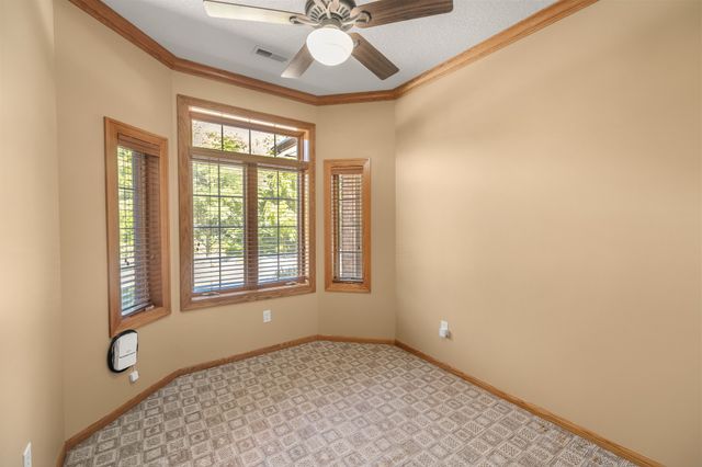 12810 Cardinal Lane, Urbandale, IA 50323