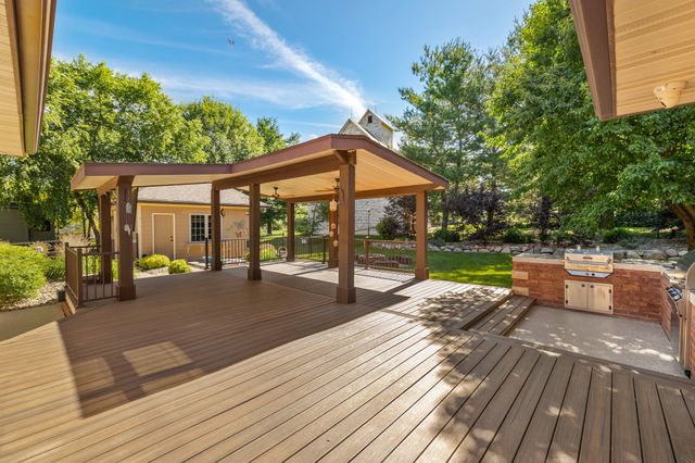 12810 Cardinal Lane, Urbandale, IA 50323