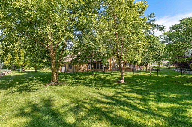 12810 Cardinal Lane, Urbandale, IA 50323
