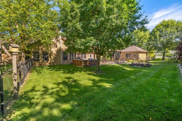 12810 Cardinal Lane, Urbandale, IA 50323
