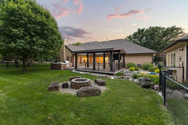 12810 Cardinal Lane, Urbandale, IA 50323