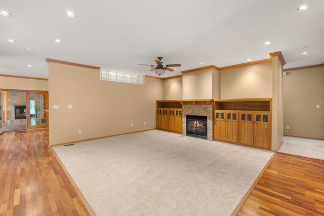 12810 Cardinal Lane, Urbandale, IA 50323