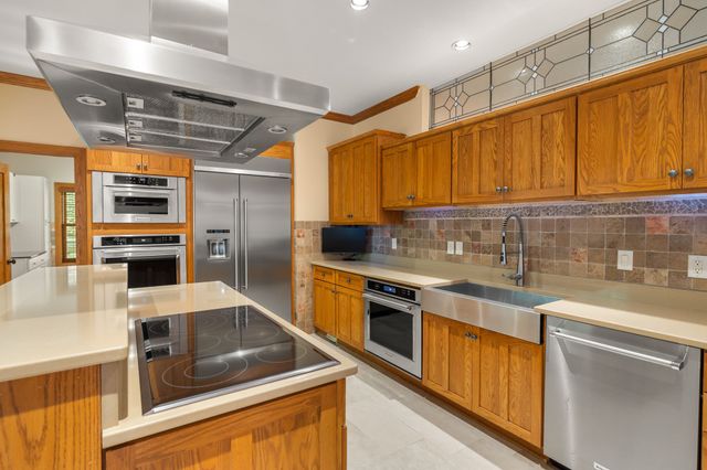 12810 Cardinal Lane, Urbandale, IA 50323