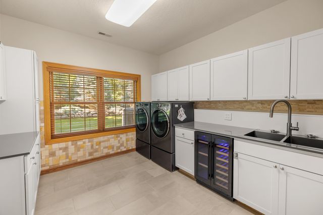 12810 Cardinal Lane, Urbandale, IA 50323