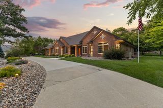 12810 Cardinal Lane, Urbandale, IA 50323