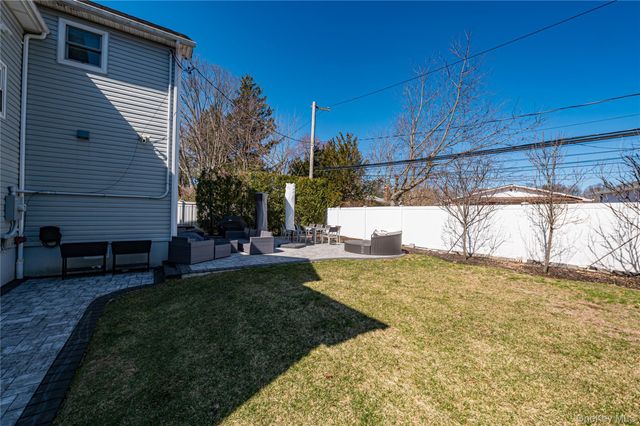 35 Circle Drive, Syosset, NY 11791