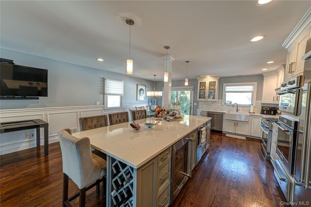 35 Circle Drive, Syosset, NY 11791