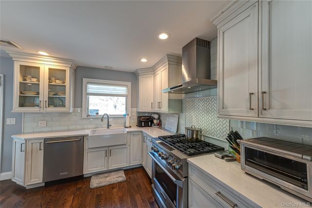 35 Circle Drive, Syosset, NY 11791