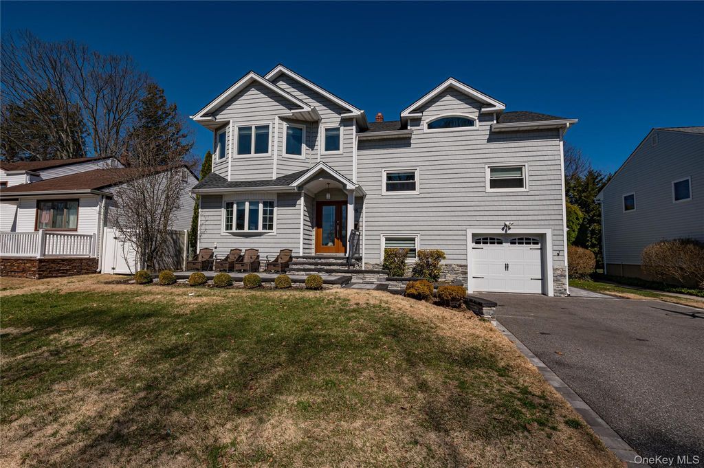 35 Circle Drive, Syosset, NY 11791