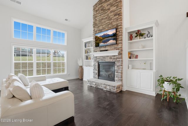 118 Charmwood Ct, Louisville, KY 40245