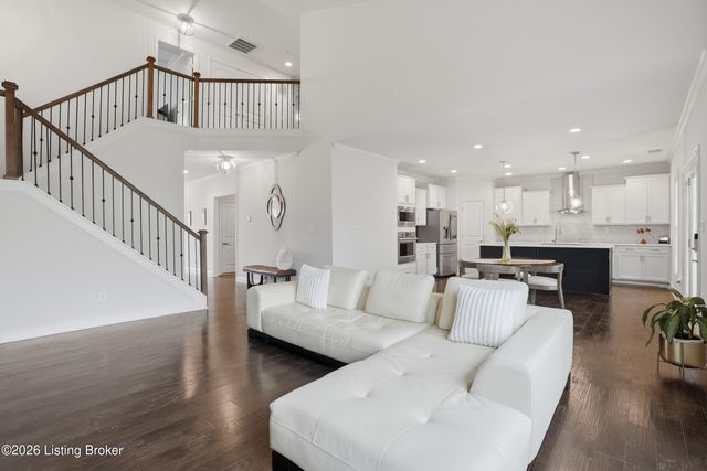 118 Charmwood Ct, Louisville, KY 40245