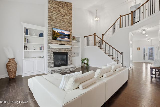 118 Charmwood Ct, Louisville, KY 40245