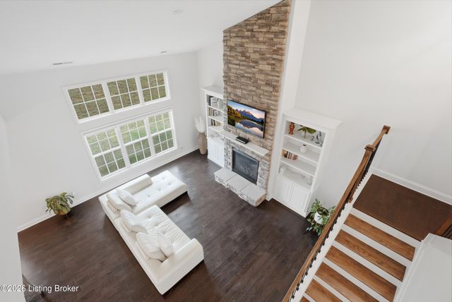 118 Charmwood Ct, Louisville, KY 40245